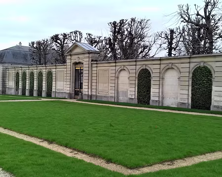 003 La cour du château