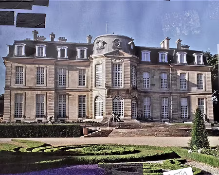 005 La façade côté jardin par beau temps !