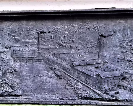044 Bas-relief représentant l’usine en 1898