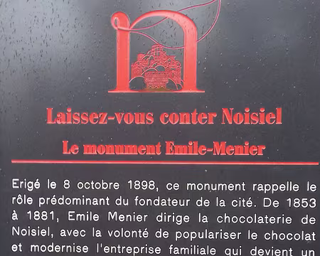 045 Le monument Menier dans la cité ouvrière, Merci à Gilles