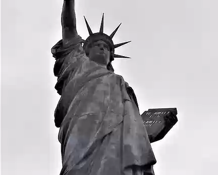 013 une réplique de la statue de la Liberté à la pointe aval de l’île, offerte à la ville de Paris par la communauté parisienne des Etats-Unis