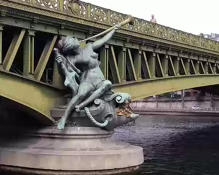 015 le pont Mirabeau (1893) et allégorie de proue