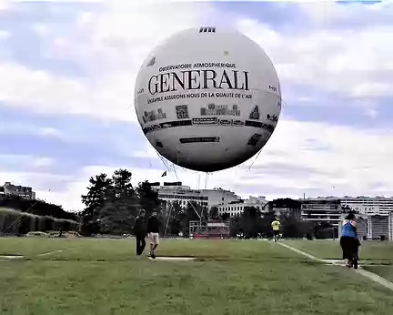 017 le ballon Generali installé en 1999 et la grande pelouse