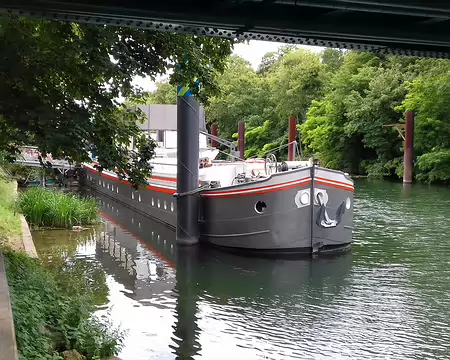 034 péniche sur le petit bras de Seine