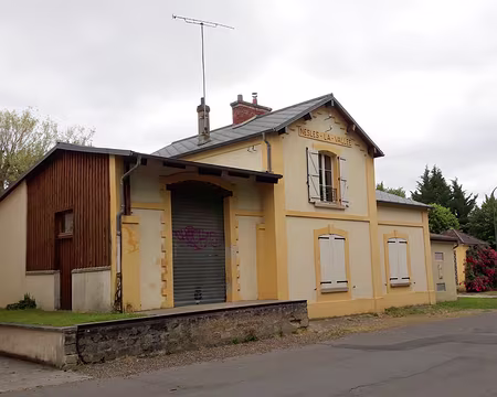 20200614_105541 Gare de Nesles-la-Vallée (ancienne ligne Valmondois-Marines)