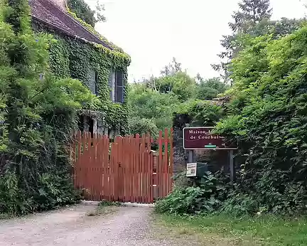 034 A Samois-sur-Seine, les deux maisons forestières de Courbuisson …