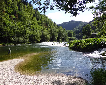 P_20200747 Pêcheur à la truite