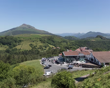 034_4V1A7966 La zone franche du col d’Ibardin, nous allons pouvoir acheter de l’eau fraiche !!!