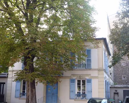 P1120728 Au début du second Empire, Théophile Gautier (1811-1872) s'installe dans la maison de son père, ancien contrôleur des contributions.