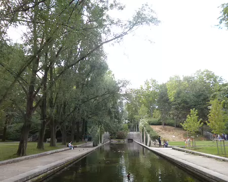 P1120957 Le parc de Bercy (14 ha) a été créé en 1993..