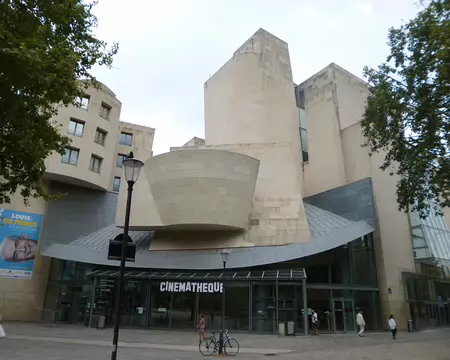 P1120968 Bâtiment conçu par Frank Gehry en 1994