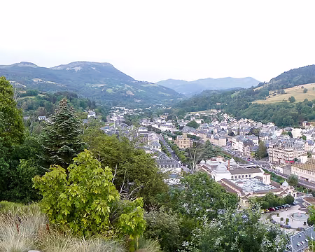 20200730-08h53m44s-P1120853-V3 Point de vue sur La Bourboule (850 m.)