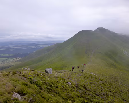 20200802-12h21m24s-XLA00853-V3 Sur le GR 4 à partir du col de la Croix Morand (1403 m) vers le Puy de l'Angle (1740 m).
