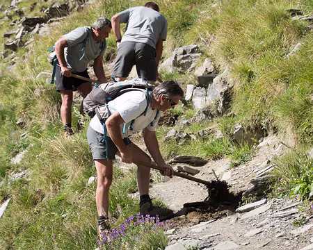 20200819-09h28m36s-XLA01213-V3 Ils travaillent pour nous les randonneurs !