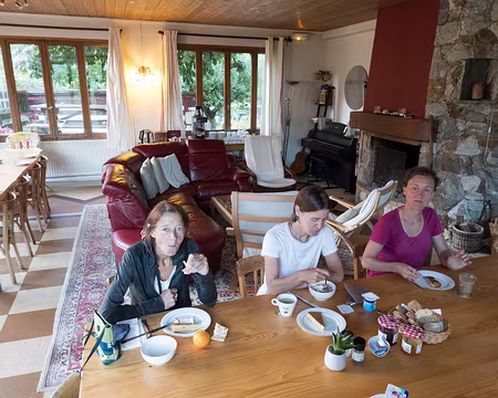 20200821-06h31m38s-XLA01347-V3 Petit déjeuner confortable