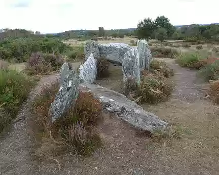 004 Le « Four sarrazin » fait partie de l’un des plus grands ensembles mégalithiques de France (le deuxième après Carnac) qui s’étend sur une crête de 6 km de long...