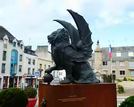 027 A Ploërmel (Ille-et-Vilaine), le lion figure dans les armoiries de la ville