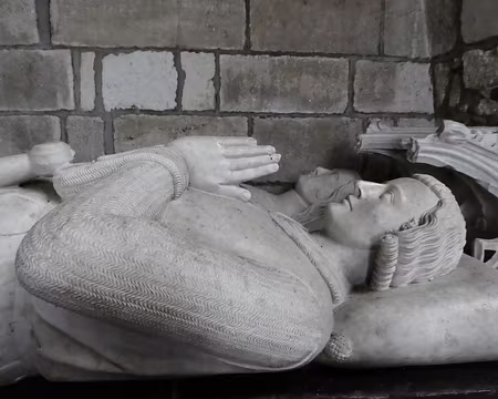 028 Gisants des ducs de Bretagne Jean II et Jean III (XVème siècle) dans l’église saint-Armel de Ploërmel
