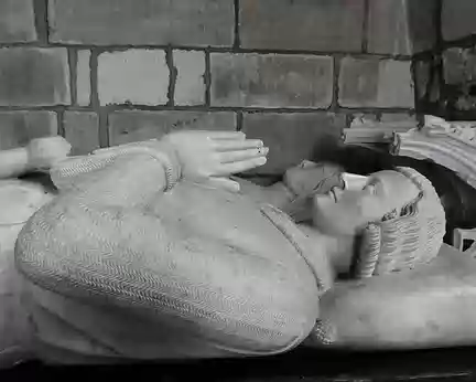 028 Gisants des ducs de Bretagne Jean II et Jean III (XVème siècle) dans l’église saint-Armel de Ploërmel