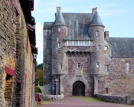 049 L’entrée du château