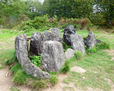 063 L’Hotié de Viviane est une sépulture néolithique. D’après la légende, c’était le refuge de la fée Viviane