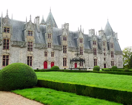 084 Côté cour, la somptueuse façade du château de Josselin construite en 1500 pour le Vicomte Jean II de Rohan, arrière-petit-fils d’Olivier de Clisson