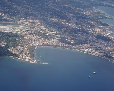DSC00320 Vue aerienne de Corfou (depart pour Paris)
