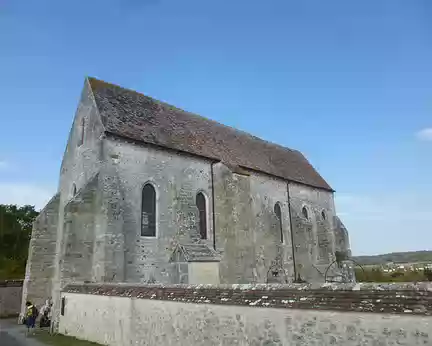 P1130154 Eglise St-Menge-de-Lourps, ancienne chapelle seigneuriale des XII-XIIIè s., dont la voûte s'est effondrée en 1966 et la restauration a eu lieu jusqu'en 1999.