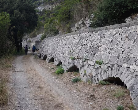 P52 Le canal de dérivation qui longe la Vis