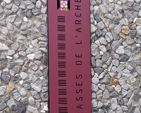 044 Dix-sept terrasses ont été récemment créées, entre la Grande Arche et la Seine à Nanterre