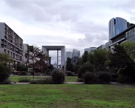 045 Ces terrasses végétalisées sont situées au-dessus de l’autoroute A14
