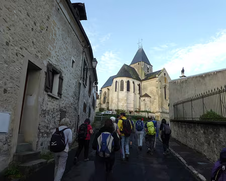 002 Montée vers l’église Notre Dame de la Nativité (XIIIème siècle)
