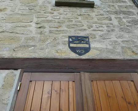 005 Le blason de Us avec le lion léopardé. Jusqu’en 1886, le nom du village s’écrivait Ws