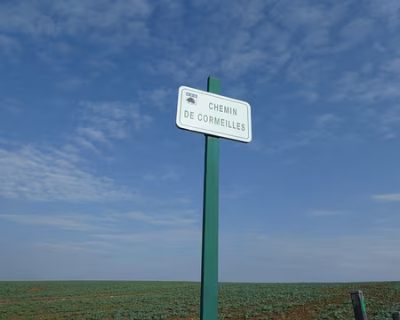 010 Le chemin de Cormeilles-en-Vexin et le blason d’Ableiges (Porc-épic et trois étoiles)