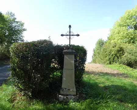 030 Une croix sur la route de Brignancourt