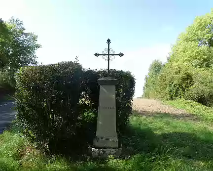 030 Une croix sur la route de Brignancourt