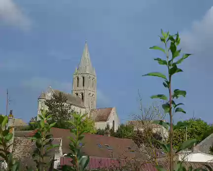 038 L’église Saint-Pierre – Saint-Paul domine le village de Santeuil