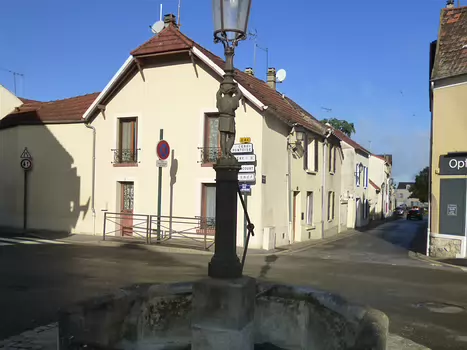 Dominique Dominique F, détail sortie