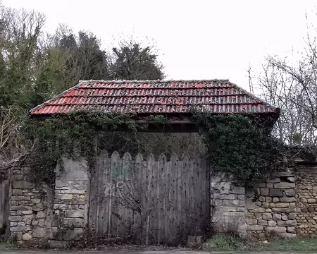 007 Vieux portail et lierre