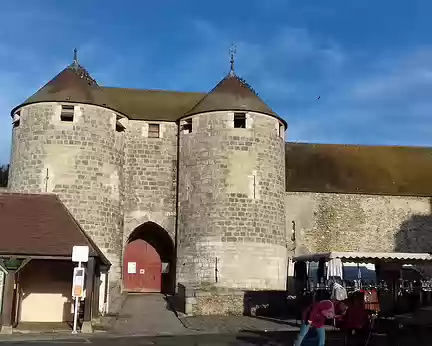 007 Le château de Dourdan, construit en 1220 sous le règne de Philippe Auguste