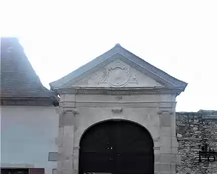 013 Le portail d’entrée de l’ancienne abbaye devenue centre d’accueil pour les jeunes