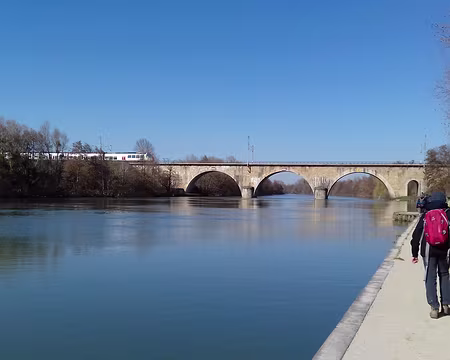 041 Le pont ferroviaire vu depuis les quais
