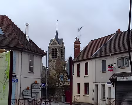 005 L’église Sainte-Marie-Madeleine dans le village des Molières
