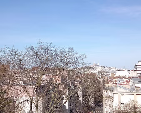 008 Sur la Butte Bergeyre, belle vue sur Montmartre