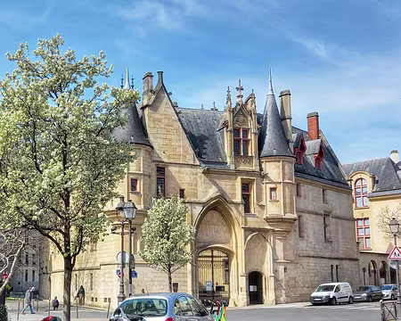 018 Hôtel de Sens, avant de traverser la Seine