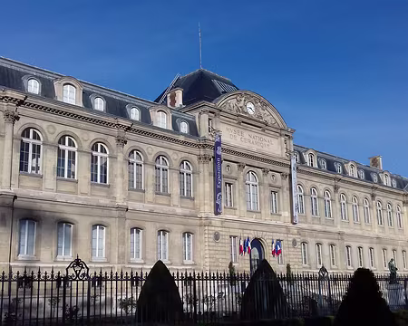 006 Le Musée national de la Céramique a été créé en 1824 à côté de la Manufacture