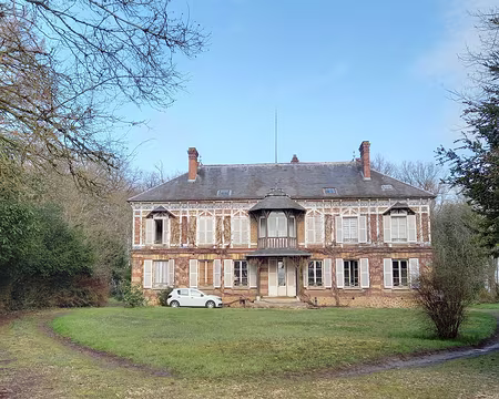 009 Forest. Maison bourgeoise1900, meulière, brique, bois, céramique. Jolis auvents.