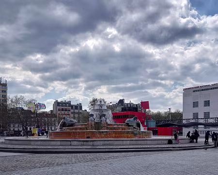 036 Côté Grande Halle, la fontaine aux lions