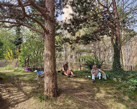 023a Qui nous mène à la petite ceinture du 12ème.