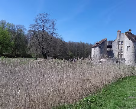 015 Ce château, inscrit au titre des Monuments historiques en 1933, a été acheté par l’état en 1973, et confié à l’ONF